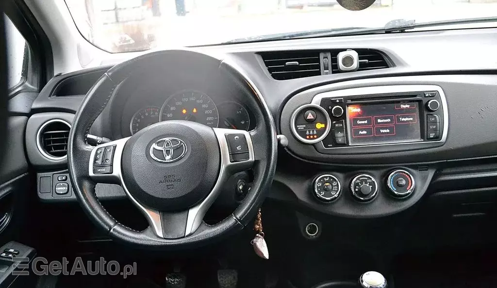 TOYOTA Yaris 