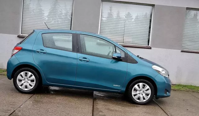TOYOTA Yaris 