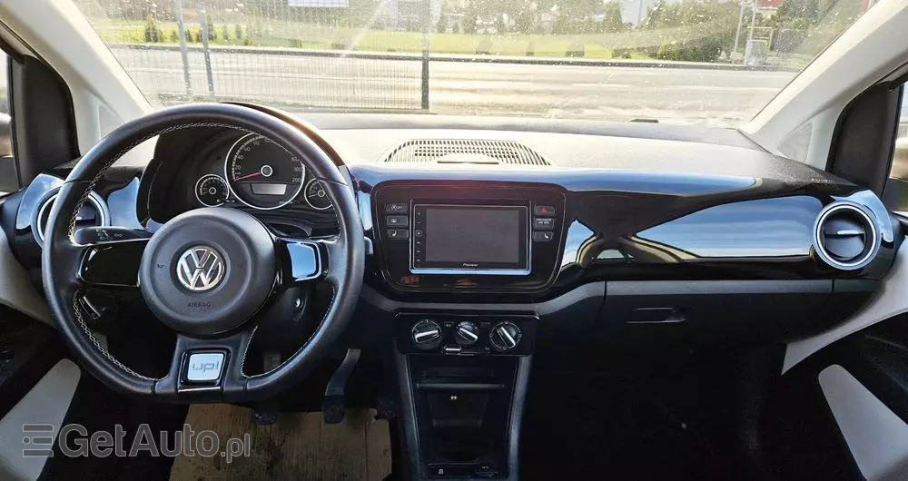 VOLKSWAGEN Up! (BlueMotion Technology) high