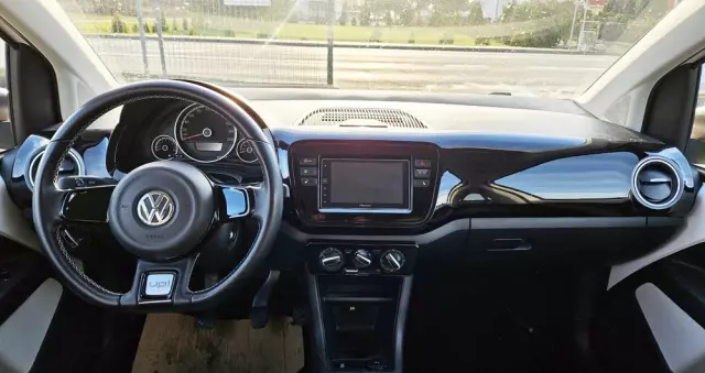 VOLKSWAGEN Up! (BlueMotion Technology) high