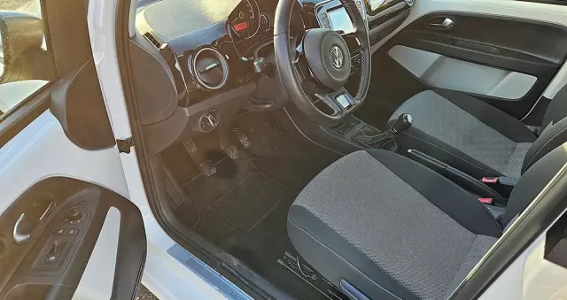 VOLKSWAGEN Up! (BlueMotion Technology) high