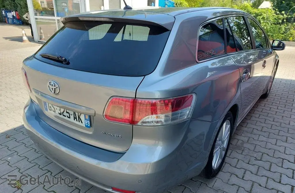 TOYOTA Avensis 