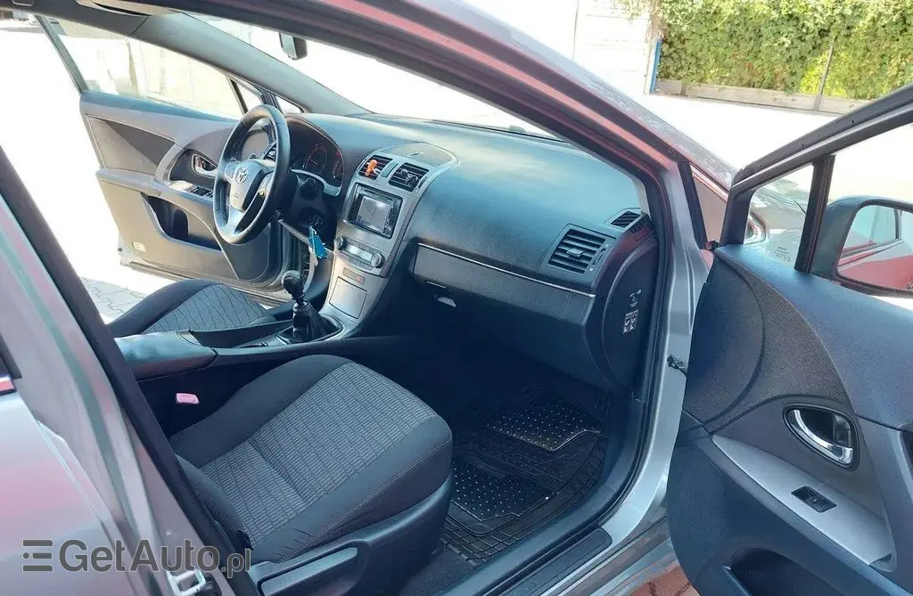 TOYOTA Avensis 