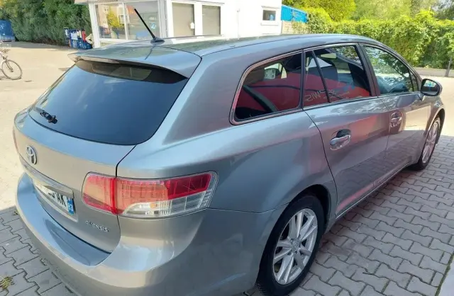 TOYOTA Avensis 