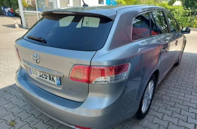 TOYOTA Avensis 