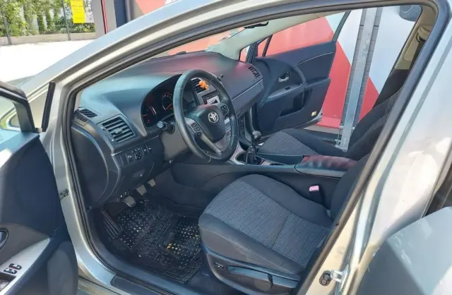 TOYOTA Avensis 