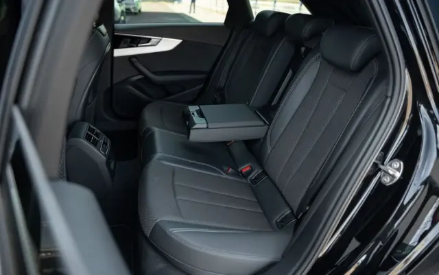 AUDI A4 Avant 35 TFSI S tronic S line
