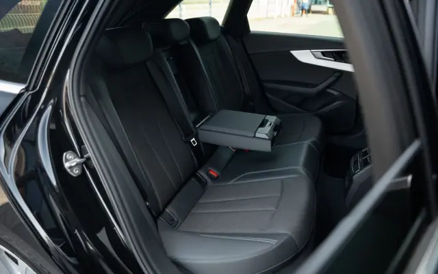 AUDI A4 Avant 35 TFSI S tronic S line