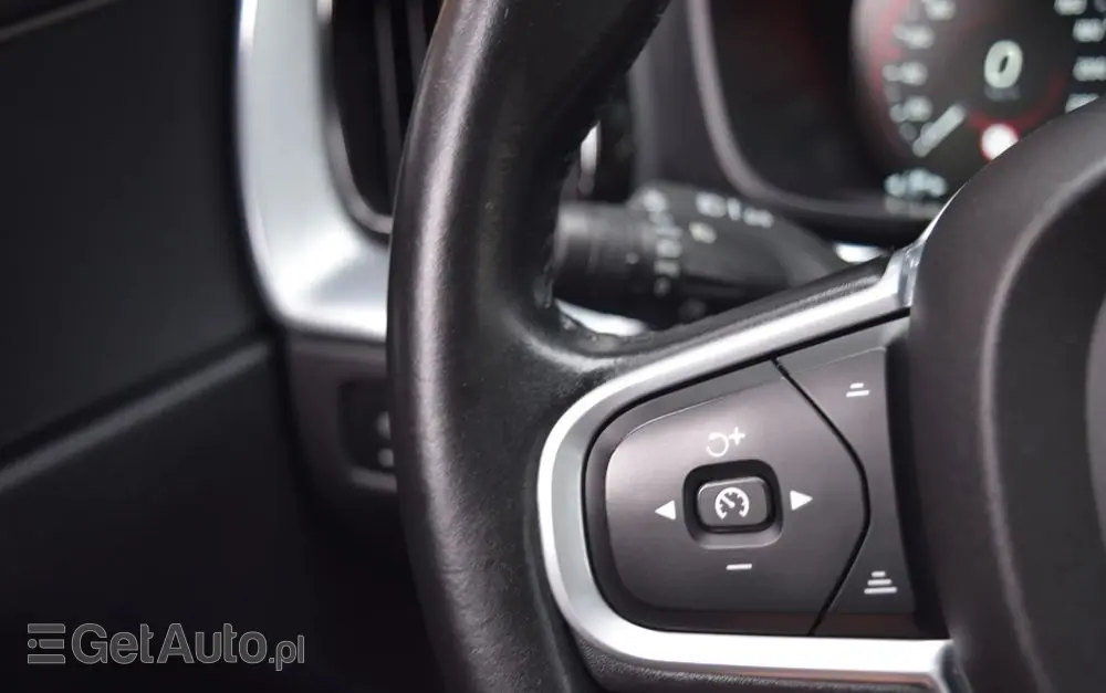 VOLVO XC 60 D3 Momentum Pro