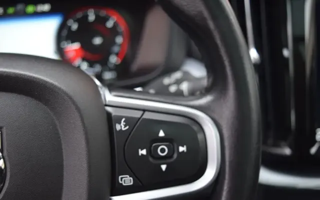 VOLVO XC 60 D3 Momentum Pro