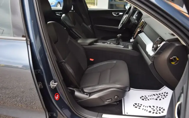 VOLVO XC 60 D3 Momentum Pro