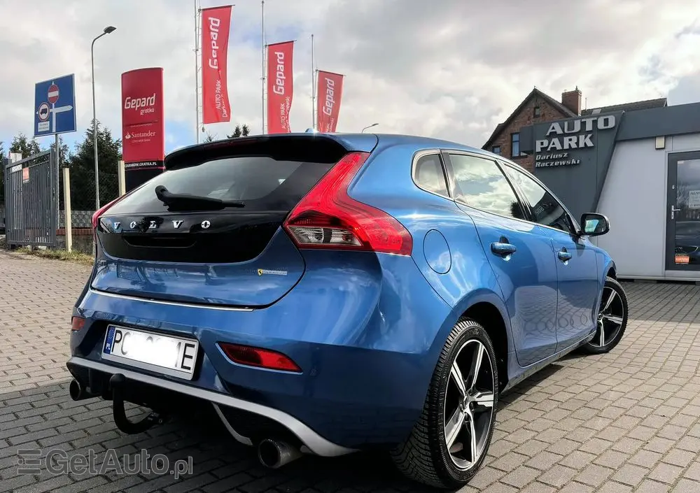VOLVO V40 D2 Drive-E SCR R-Design Momentum