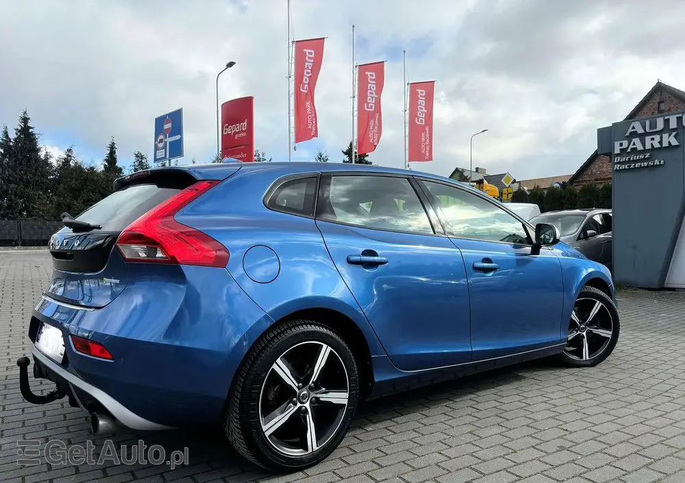 VOLVO V40 D2 Drive-E SCR R-Design Momentum