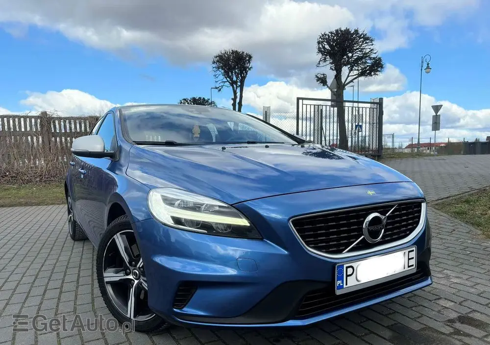 VOLVO V40 D2 Drive-E SCR R-Design Momentum