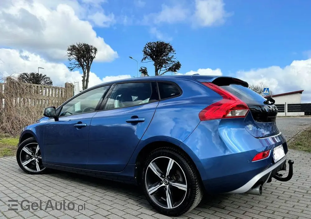 VOLVO V40 D2 Drive-E SCR R-Design Momentum