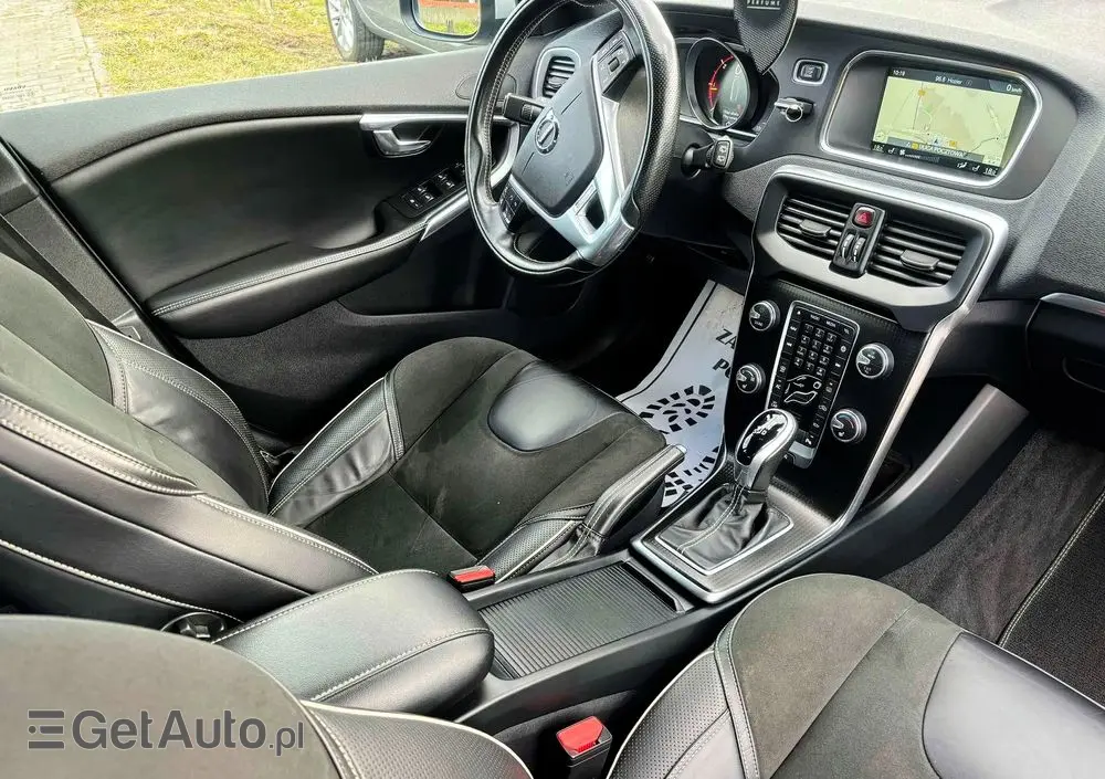 VOLVO V40 D2 Drive-E SCR R-Design Momentum