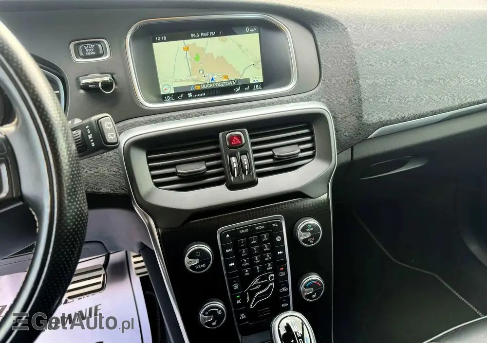 VOLVO V40 D2 Drive-E SCR R-Design Momentum