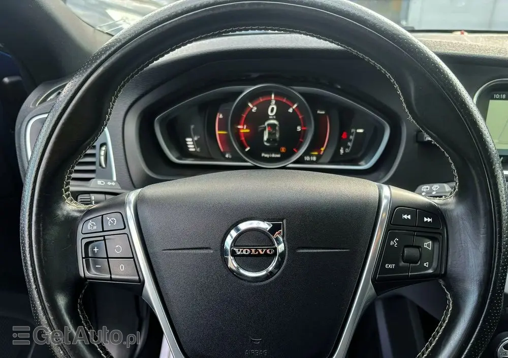 VOLVO V40 D2 Drive-E SCR R-Design Momentum