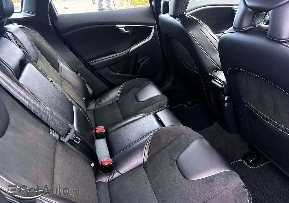 VOLVO V40 D2 Drive-E SCR R-Design Momentum