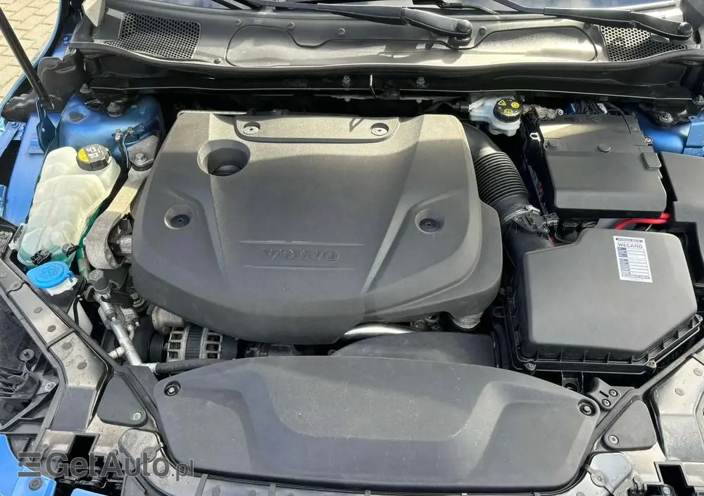 VOLVO V40 D2 Drive-E SCR R-Design Momentum