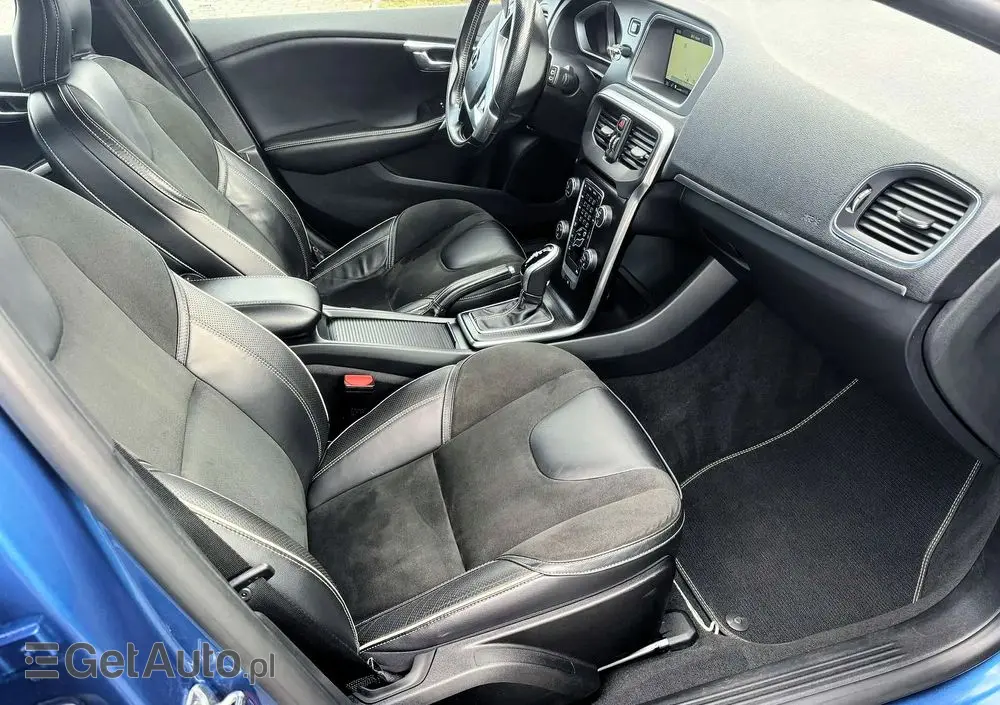 VOLVO V40 D2 Drive-E SCR R-Design Momentum