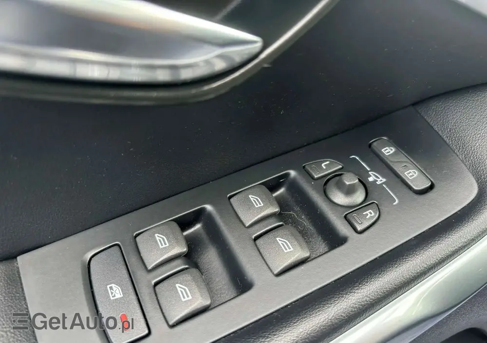 VOLVO V40 D2 Drive-E SCR R-Design Momentum