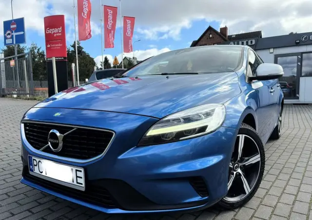 VOLVO V40 D2 Drive-E SCR R-Design Momentum