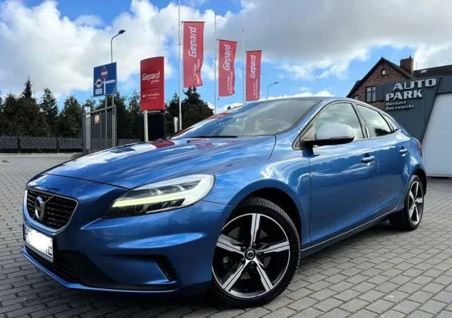 VOLVO V40 D2 Drive-E SCR R-Design Momentum
