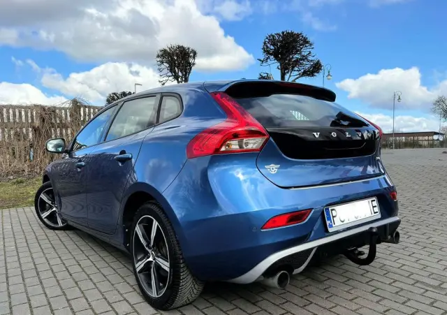 VOLVO V40 D2 Drive-E SCR R-Design Momentum