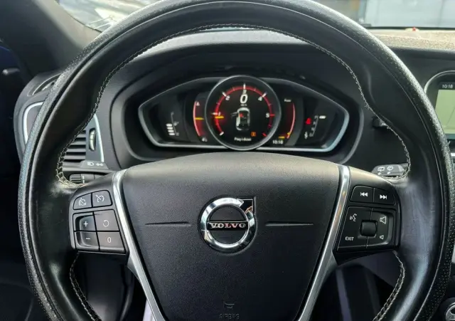 VOLVO V40 D2 Drive-E SCR R-Design Momentum
