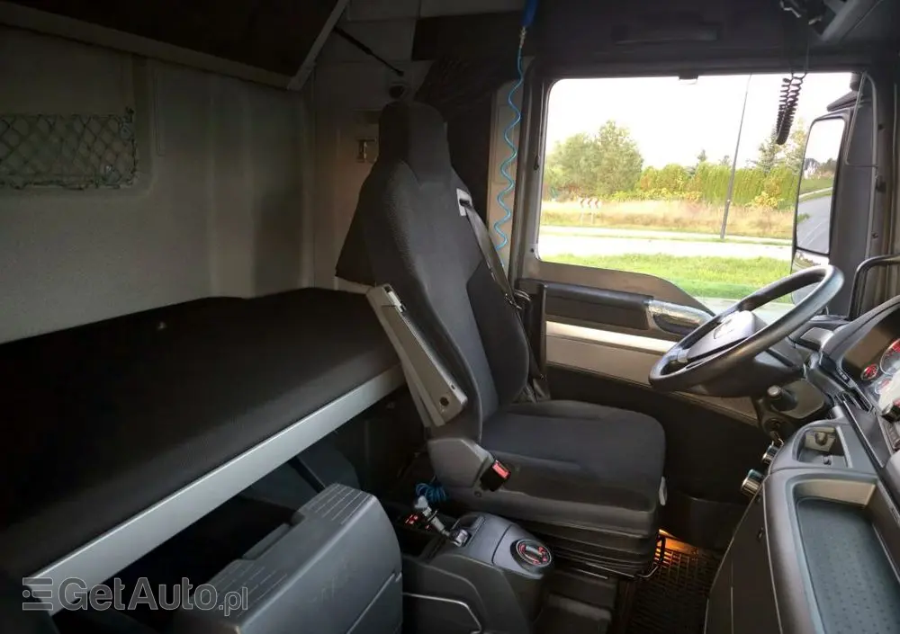 MAN TGX 18.440 + KAESSBOHRER MEGA 