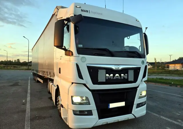 MAN TGX 18.440 + KAESSBOHRER MEGA 