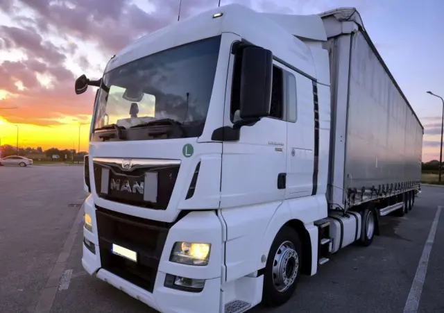 MAN TGX 18.440 + KAESSBOHRER MEGA 