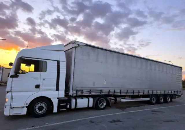 MAN TGX 18.440 + KAESSBOHRER MEGA 