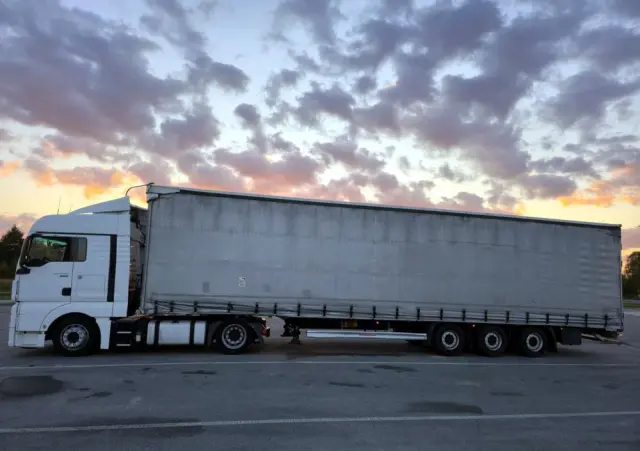 MAN TGX 18.440 + KAESSBOHRER MEGA 