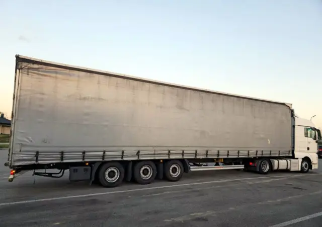 MAN TGX 18.440 + KAESSBOHRER MEGA 