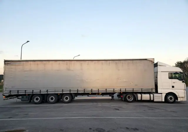 MAN TGX 18.440 + KAESSBOHRER MEGA 