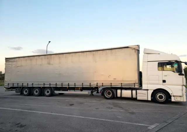 MAN TGX 18.440 + KAESSBOHRER MEGA 