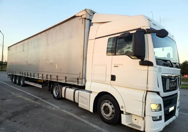 MAN TGX 18.440 + KAESSBOHRER MEGA 