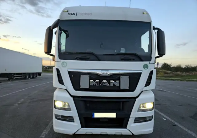MAN TGX 18.440 + KAESSBOHRER MEGA 