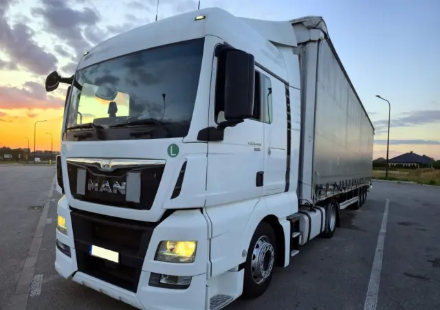 MAN TGX 18.440 + KAESSBOHRER MEGA 