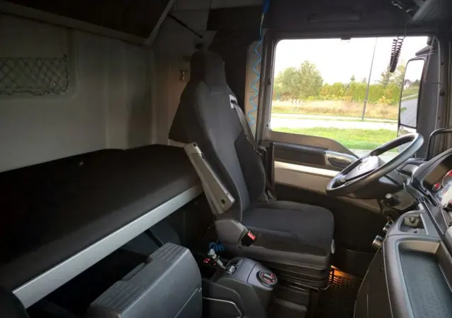 MAN TGX 18.440 + KAESSBOHRER MEGA 