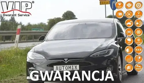 TESLA Model S 