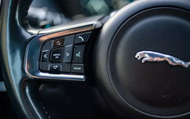 JAGUAR F-Pace 3.0 TDV6 AWD 300 Sport