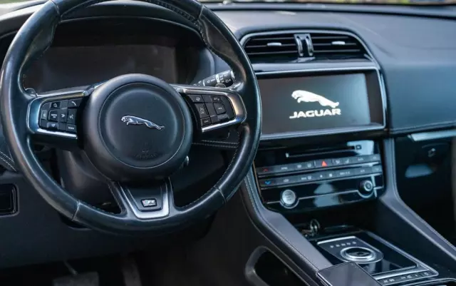 JAGUAR F-Pace 3.0 TDV6 AWD 300 Sport