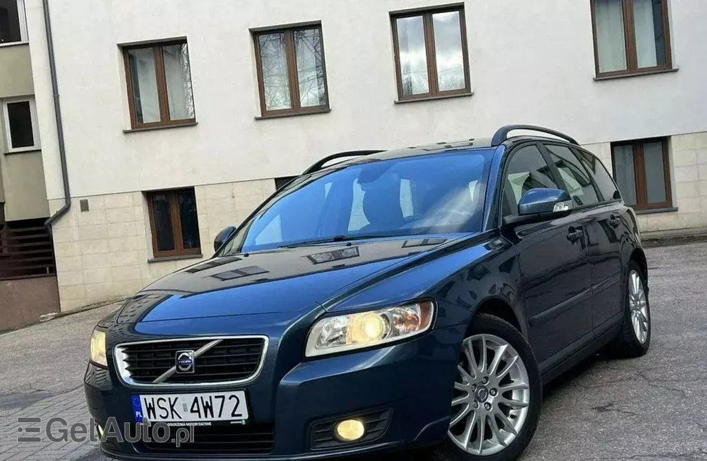 VOLVO V50 