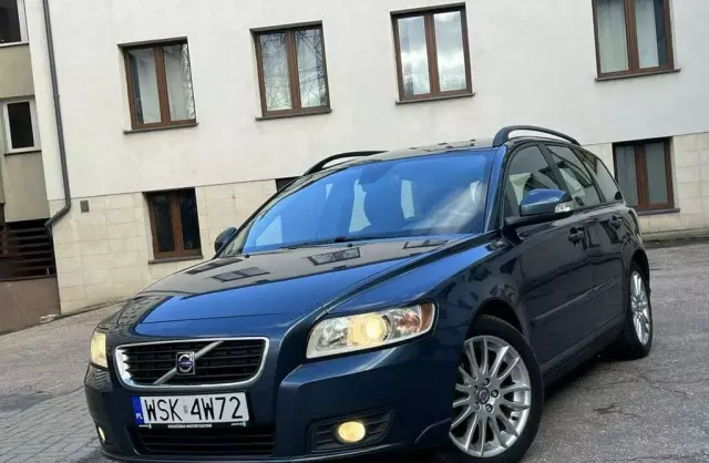 VOLVO V50 
