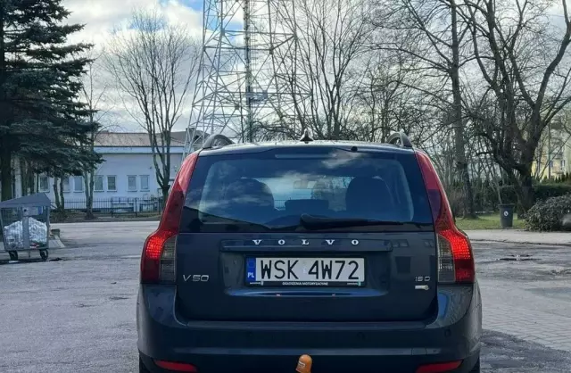 VOLVO V50 
