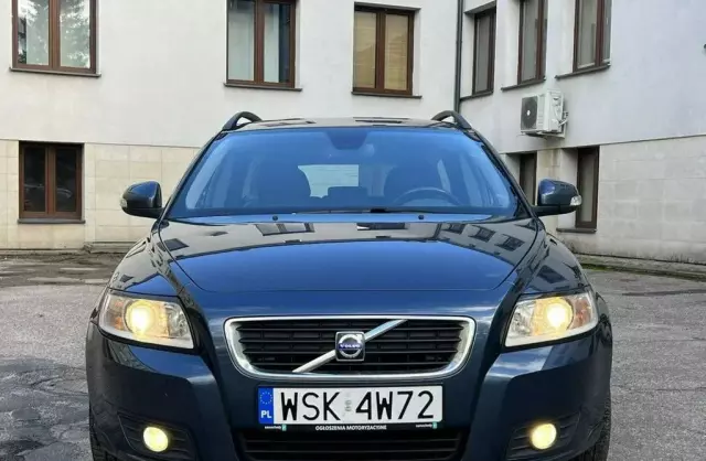 VOLVO V50 