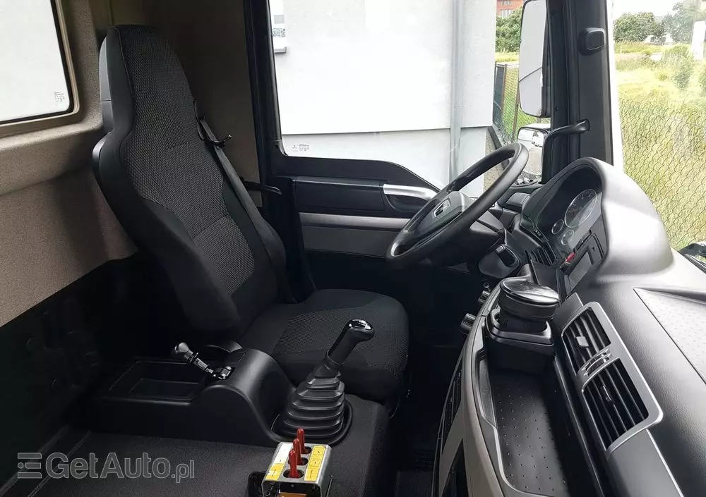 MAN TGL 12.220 HAKOWIEC SKIBICKI 4x2 KLIMA HAKOWIEC DO KONTENERÓW MANUAL 12T POD KONTENERY 